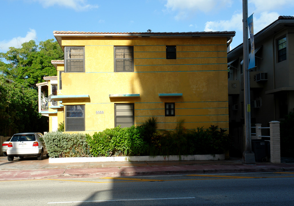 8918 Collins Ave in Miami Beach, FL - Building Photo