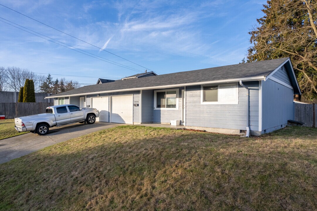 3605 22nd/2127 Harrison in Everett, WA - Building Photo