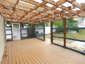 3 Strafford Pl in Westwood, MA - Building Photo - Building Photo
