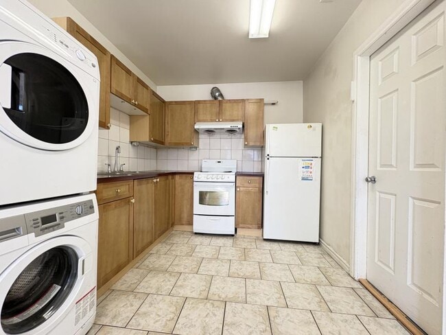 6789 Gilley Ave in Burnaby, BC - Building Photo - Building Photo