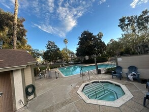 1941 Wellington Ln in Vista, CA - Foto de edificio - Building Photo