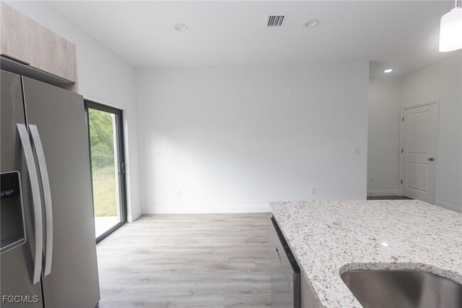 property at 1140 Darling St E