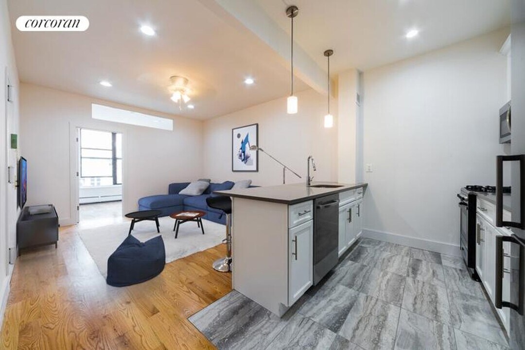 2283 7th Ave in New York, NY - Building Photo
