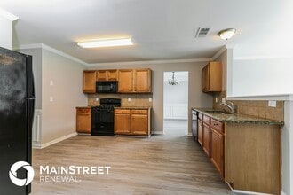 5035 Michael Jay St in Snellville, GA - Foto de edificio - Building Photo