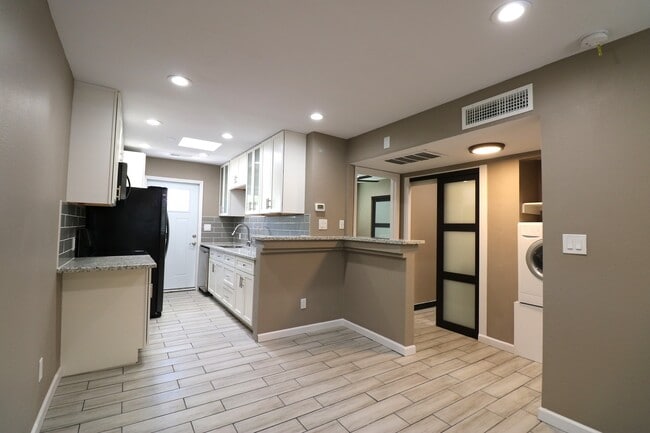 property at 101 N Oak St