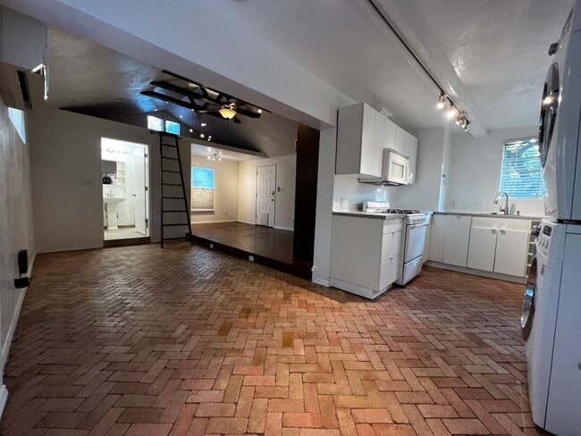 610 Cliff Dr, Unit Zilker Tiny Home - Unit B in Austin, TX - Building Photo - Building Photo