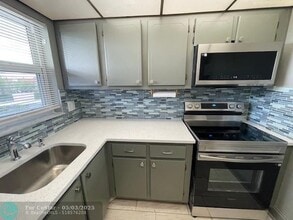 8600 Sunrise Lakes Blvd in Sunrise, FL - Building Photo - Building Photo