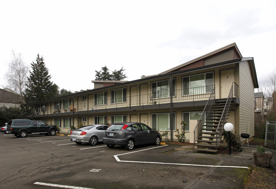 Viale Apartments in Portland, OR - Building Photo