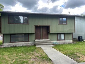 823-825 2nd St in Cheney, WA - Building Photo