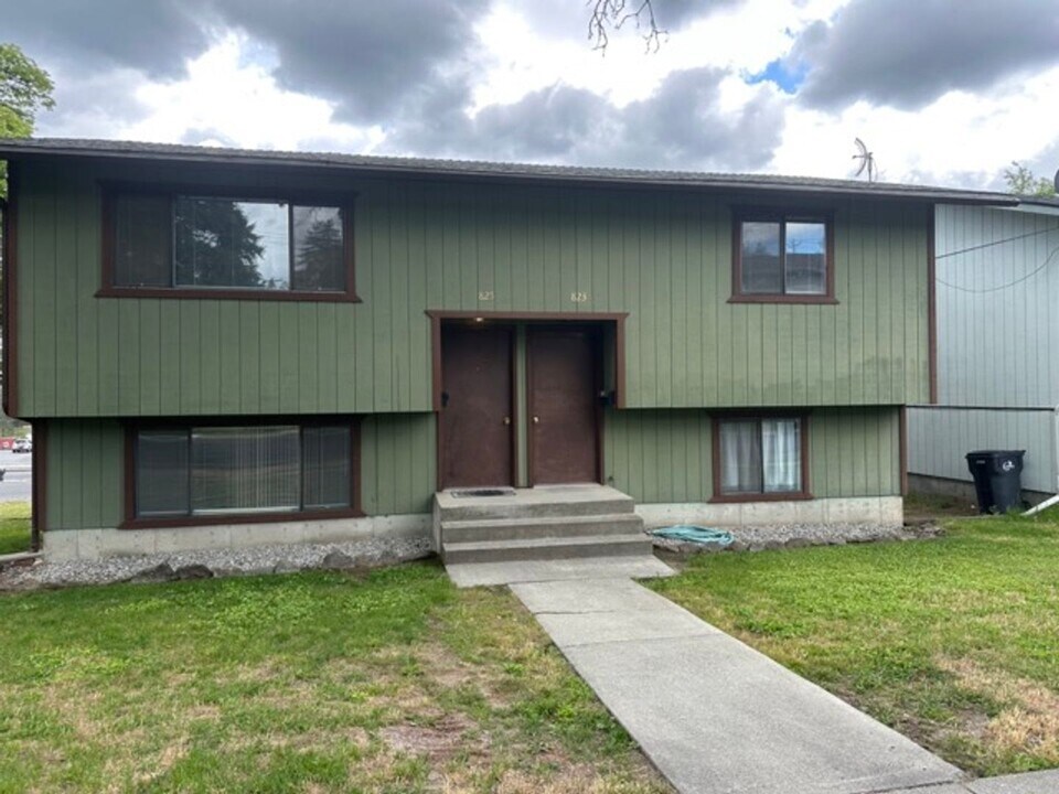 823-825 2nd St in Cheney, WA - Building Photo