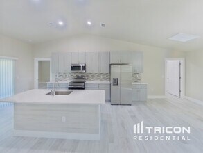 248 Wayne Rd in Rotonda West, FL - Building Photo - Building Photo
