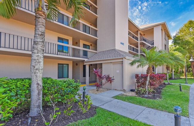 4440 NE Sandpebble Trce in Stuart, FL - Building Photo - Building Photo