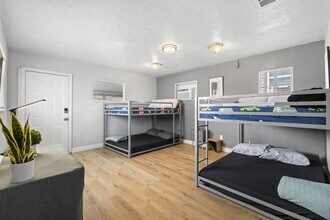 4018 Sealy Ave in Galveston, TX - Building Photo - Building Photo