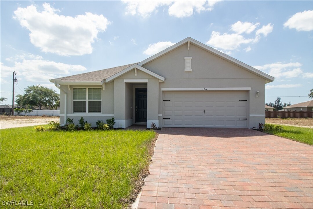 106 NW 12th Pl in Cape Coral, FL - Building Photo