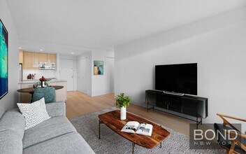 1 Columbus Pl in New York, NY - Building Photo - Building Photo