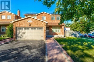 25 Sheringham St in Brampton, ON - Building Photo