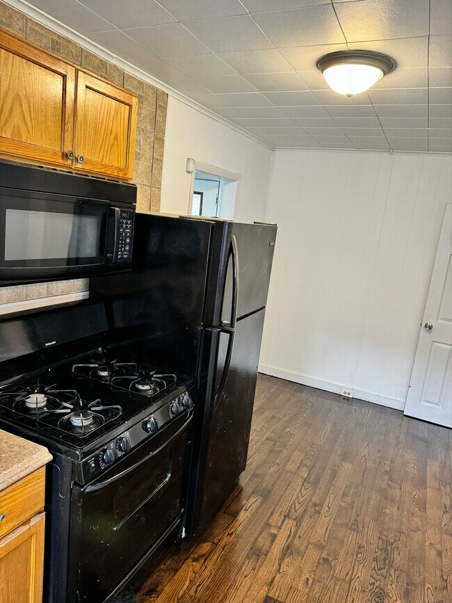 4560 Vista St, Unit Apt 1 unit 1 in Philadelphia, PA - Foto de edificio - Building Photo