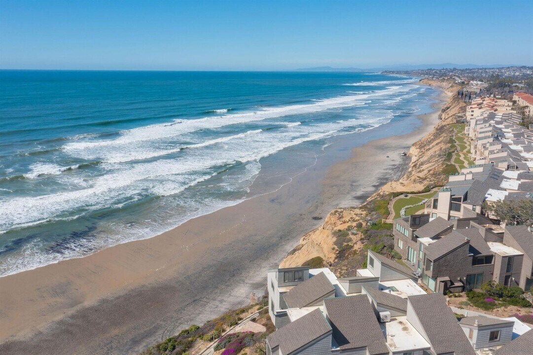 675 S Sierra Ave in Solana Beach, CA - Building Photo