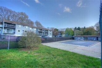82 Buddington Rd in Groton, CT - Building Photo - Building Photo