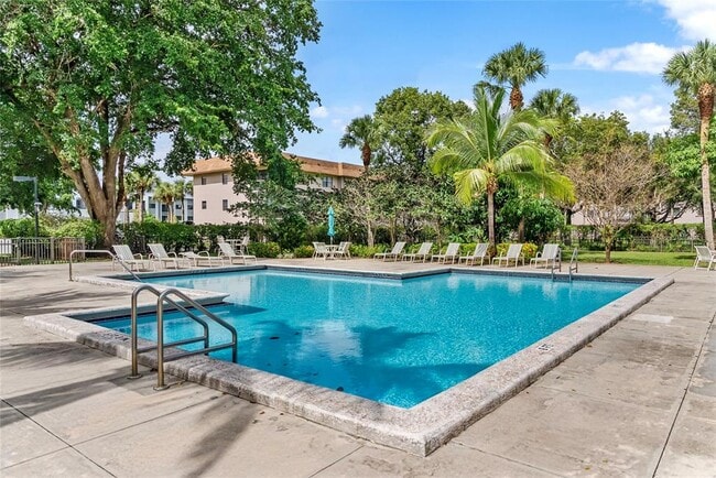6075 N Sabal Palm Blvd, Unit 103 in Tamarac, FL - Building Photo - Building Photo
