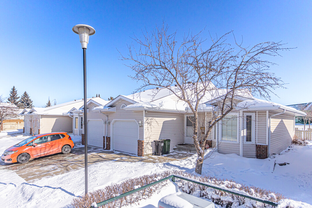 Prima Villas Weinlos II in Edmonton, AB - Building Photo