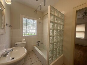 707 Graham Pl-Unit -707 1/2 in Austin, TX - Building Photo - Building Photo