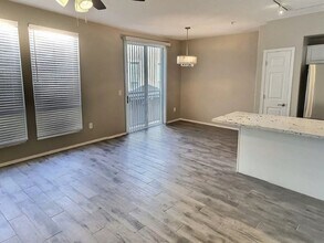 18250 N Cave Creek Rd in Phoenix, AZ - Foto de edificio - Building Photo