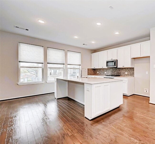 property at 3115 Roseland Terrace Ln