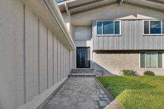 19653 Valdez Dr in Tarzana, CA - Foto de edificio - Building Photo