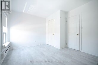 37-37 Holland St W in Bradford West Gwillimbury, ON - Building Photo - Building Photo