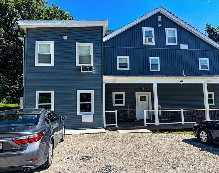 6 Morris Dr-Unit -1 in Newburgh, NY - Building Photo