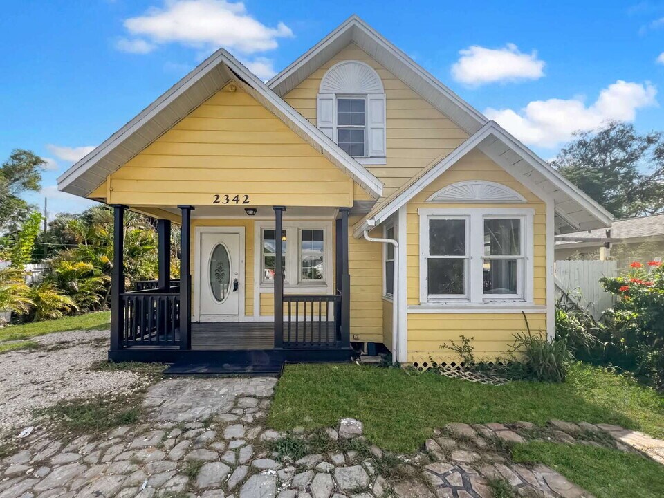 2342 Stella St in Ft. Myers, FL - Building Photo