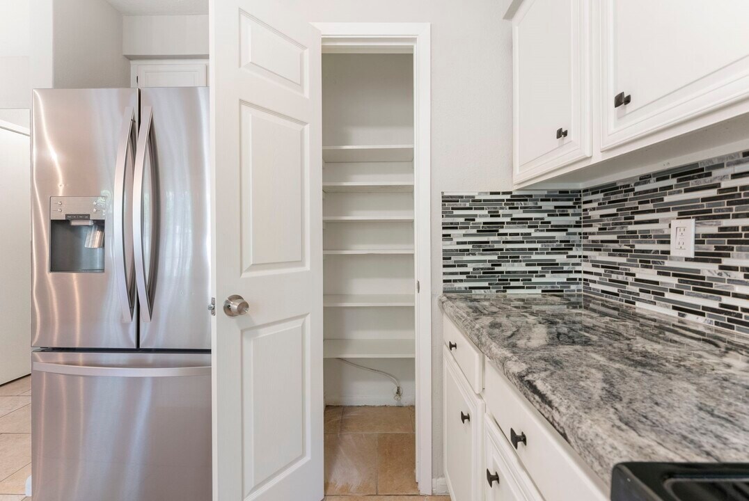 2347 W Settler's Way in The Woodlands, TX - Building Photo