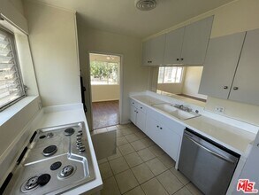205 S Elm Dr in Beverly Hills, CA - Building Photo - Building Photo
