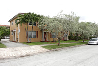 33-39 Salamanca Ave in Coral Gables, FL - Foto de edificio - Building Photo