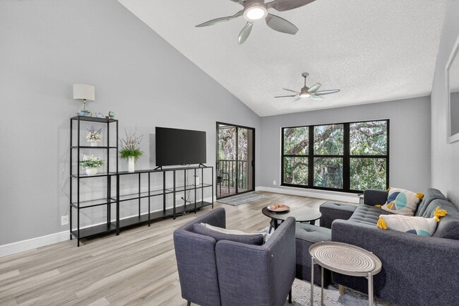 5230 SE Seascape Way in Stuart, FL - Building Photo - Building Photo