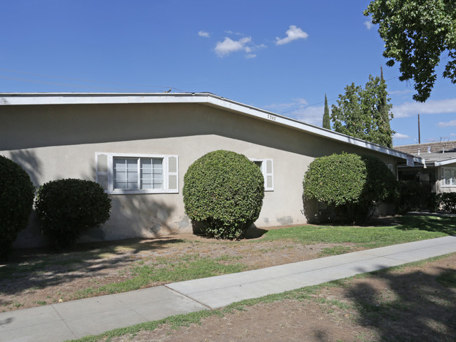 3383 E Sierra Madre Ave in Fresno, CA - Building Photo - Building Photo