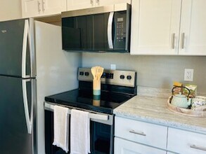 Snell Isle in St. Petersburg, FL - Building Photo - Building Photo