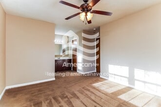 205 Bob White Ave in Hopkins, SC - Foto de edificio - Building Photo