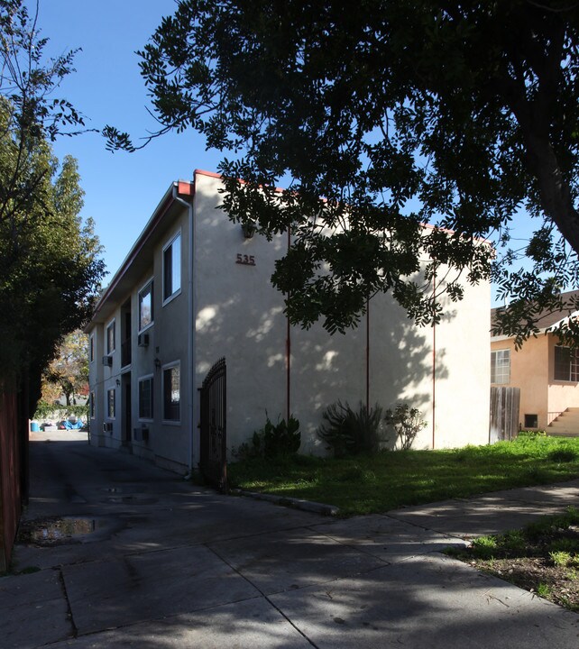 535 Coleman Ave in Los Angeles, CA - Foto de edificio