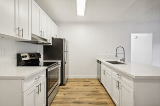 Valle at 9151 Kenwood in Spring Valley, CA - Building Photo - Building Photo