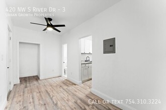 420 NW S River Dr in Miami, FL - Building Photo - Building Photo