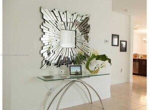 9835 NW 10th St in Miami, FL - Building Photo - Building Photo