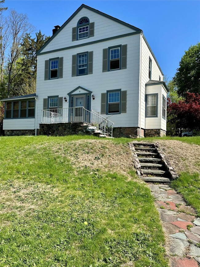 6 Edgewood Dr in Woodbury, NY - Building Photo - Building Photo