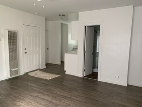 14711 Erwin St in Los Angeles, CA - Building Photo - Building Photo