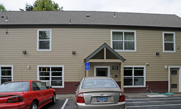 Tryon Mews Apartments in Portland, OR - Building Photo - Building Photo