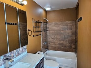 47 Lincoln St, Unit 2 in Stoneham, MA - Building Photo - Building Photo