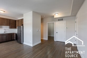 3405 W Fullerton Ave, Unit 3D in Chicago, IL - Foto de edificio - Building Photo