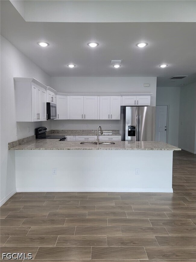 684 Thomas Sherwin Ave S in Lehigh Acres, FL - Building Photo - Building Photo