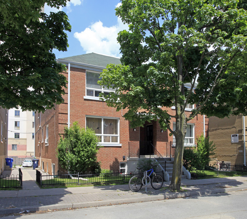 17 Norris Cres in Toronto, ON - Building Photo